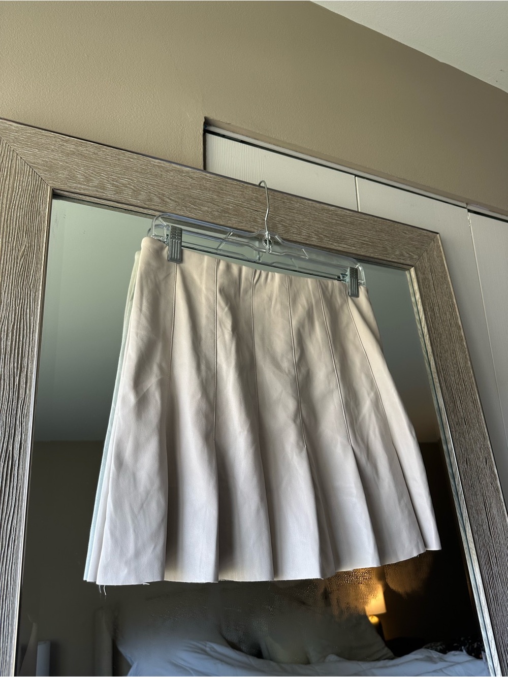 En Saison Cream Faux Leather Pleated High Rise Mini Skirt NWT Size Medium